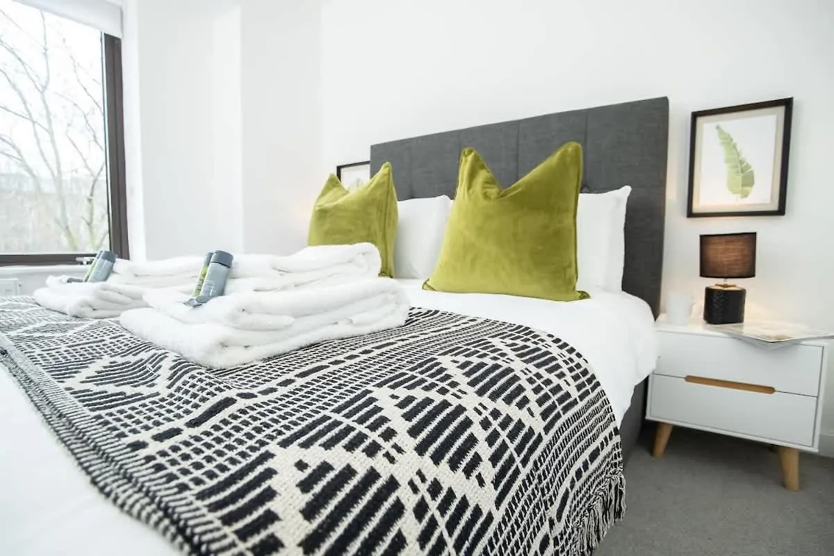 Charming Two-Bedroom Apartment Exeter Quays